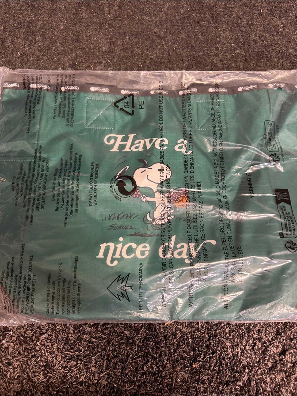 LeSportsac x Peanuts special edition Snoopy "Have a Nice Day" reversible tote - Picture 13 of 14